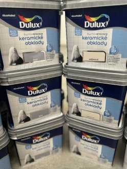 DULUX RYCHLÁ RENOVACE KERAMICKÉ OBKLADY je vodou ředitelný univerzální nátěr vysoké kvality ideální pro rychlé renovace na různé povrchy, jako jsou dlaždice, keramika, mramor a porcelán. Nátěr se vyznačuje vysokou odolností proti mechanickému opotřebení, včetně odolnosti proti dočasnému kontaktu s vodou, včetně sprch.