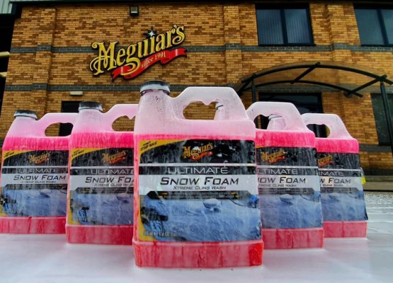 Meguiar's Ultimate Snow Foam Xtreme Cling Wash - extra hustý, pH neutrální autošampon do napěňovače / pro předmytí