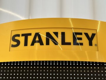 STANLEY® již stavíme regály v Proficentru Roudnice nad Labem a do konce roku 2024 budeme nejlepší prodejce STANLEY® příslušenství a nářadí široko daleko.