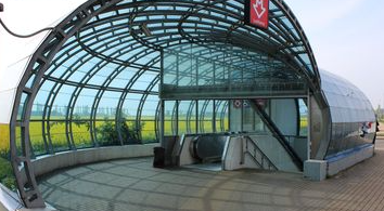 Naše materiály se podílí na rekonstrukci zastávky stanice metra Letňany.