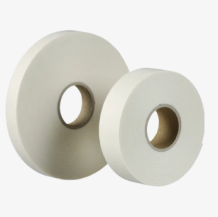 Oboustranně lepicí upevňovací páska v návinech rolí