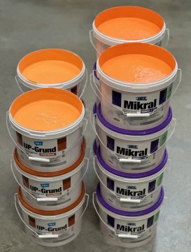 Fasádní barva Prémiové kvality s probarvenou penetrací. Het Mikral Renovo Active a Up grund. Odstín RAL 2003 firemní barva pro největšího výrobce papíru v ČR.