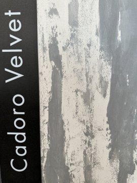 CADORO VELVET je vytříbený finální nátěr na základě akrylové živice určený pro interiéry. Zanechává elegantní, sametový efekt, bohatý na stínování a měkký na dotek. Dokáže uspokojit i náročnější požadavky vzhledem na kombinaci fantazie a použité techniky zpracování.