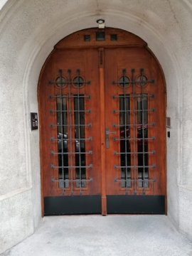 Vstupní dveře v Praze 1 natřené barvou: Xyladecor Oversol - odstín Sipo
