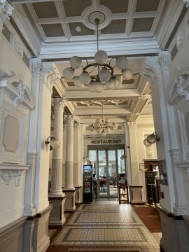 Již více než 15 let dodáváme interiérové malby na výmalbu Hotelu 7Days v historickém centru Prahy.